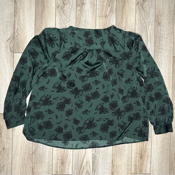 Ava & Viv Balloon Sleeve Emerald Green Satin Floral Blouse - Picture 4 of 5